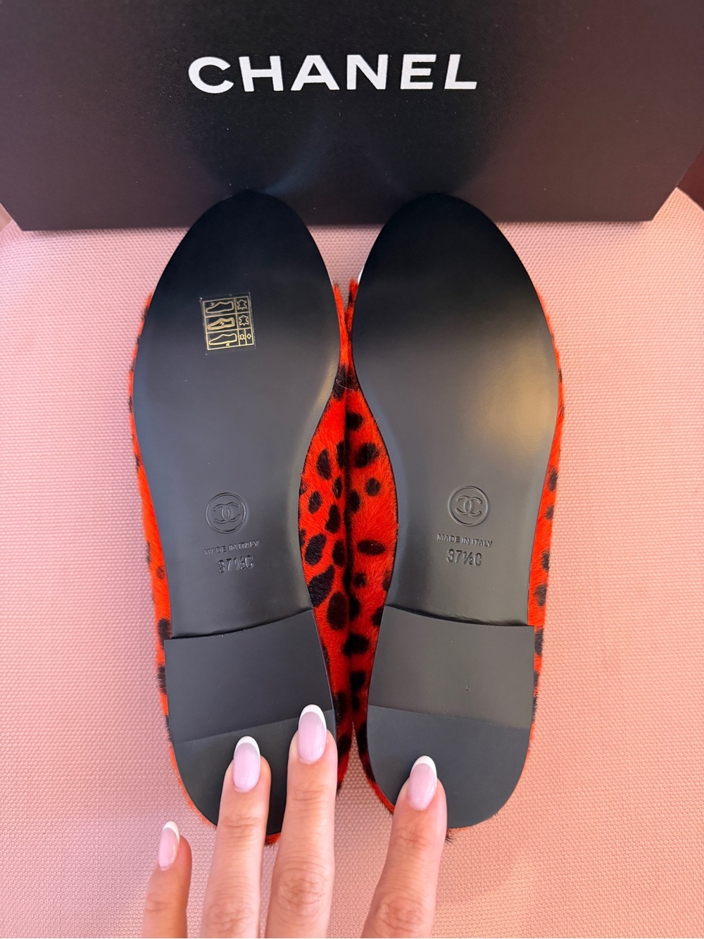 Chanel MÉTIERS D’ART 26 Red Orange Black White Pony Hair Animal Print Flats 37.5 - Picture 15 of 16